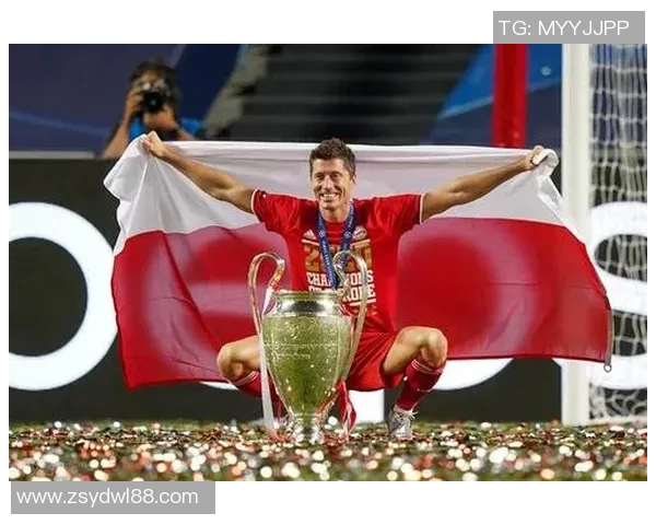 莱万在欧冠赛场火力全开10场12球争金靴形势大好